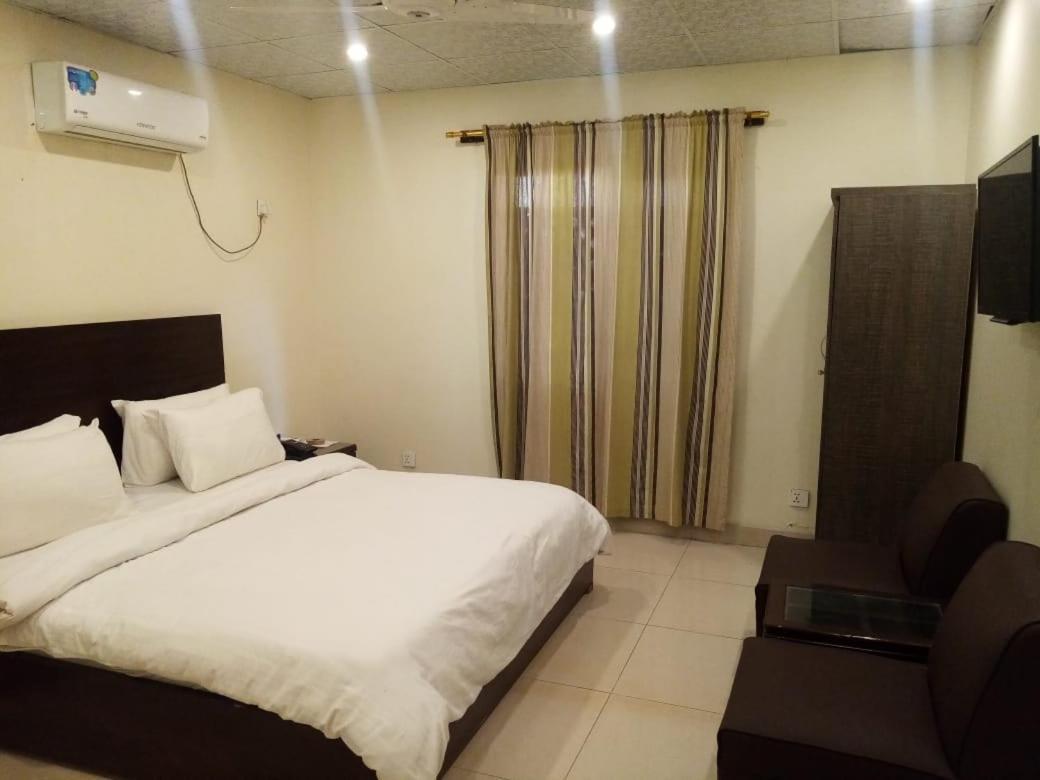 Elet Business Hotel カラチ エクステリア 写真
